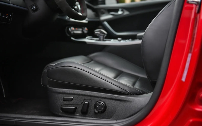 Kia Stinger cena 169900 przebieg: 60000, rok produkcji 2018 z Rzeszów małe 781